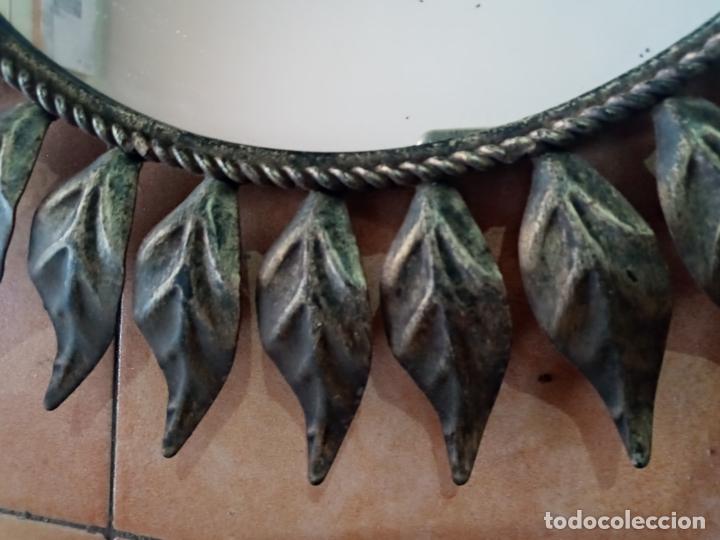 Antig&uuml;edades: Antiguo espejo tipo hojas sol - Foto 2