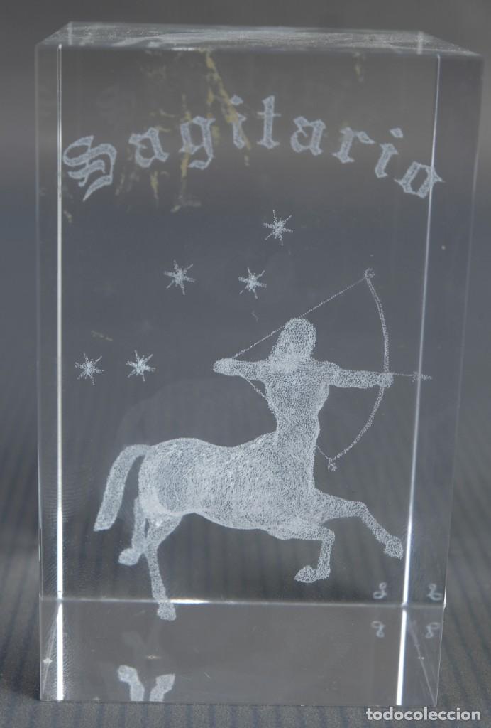 Antig&uuml;edades: Cristal tallado Sagitario - Foto 1