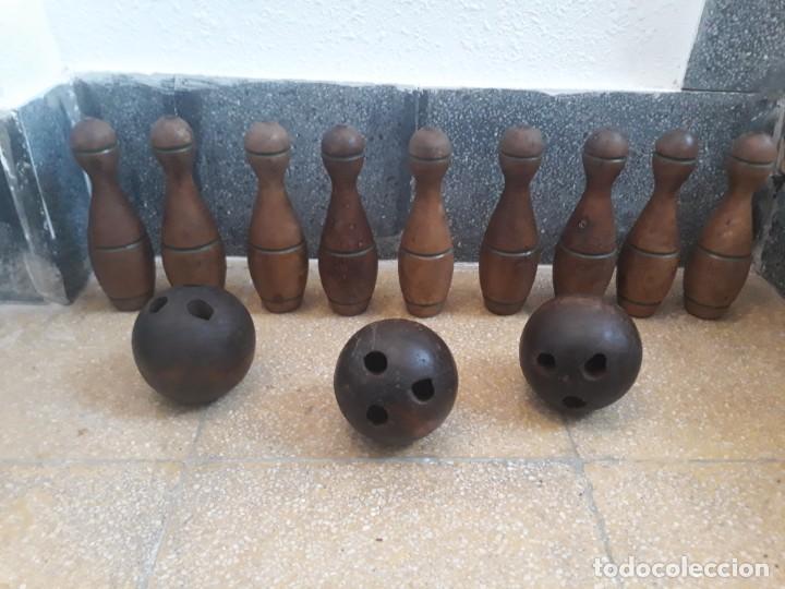 Antig&uuml;edades: 10 Bolos y 3 bolas de madera antiguos - Foto 1
