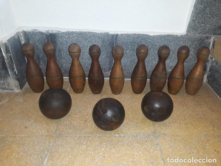 Antig&uuml;edades: 10 Bolos y 3 bolas de madera antiguos - Foto 2