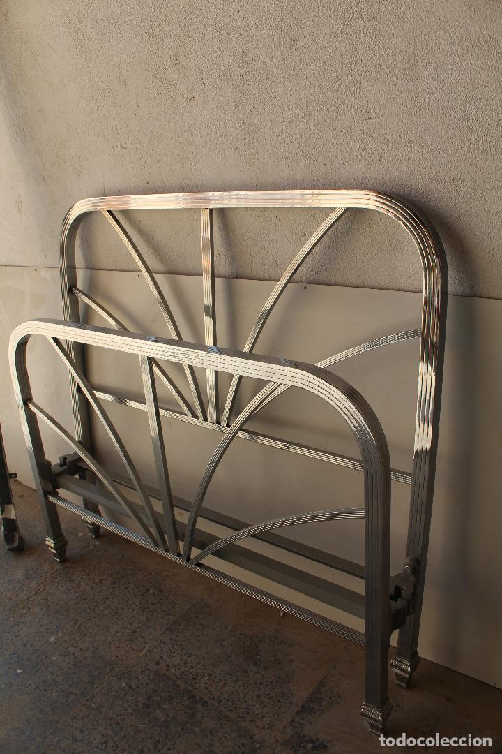 Antig&uuml;edades: cama de metal - Foto 1