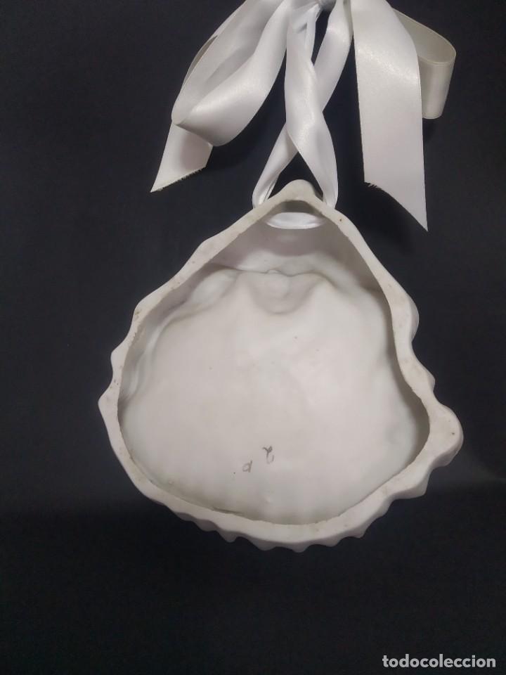 Antig&uuml;edades: Concha de ceramica con Virgen de pared - Foto 4