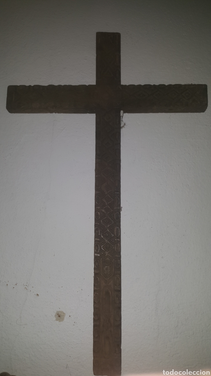 Antig&uuml;edades: CRUZ DE MADERA TALLADA - Foto 1
