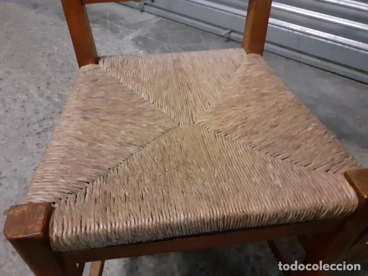 Antig&uuml;edades: Sillas rusticas madera con talla y enea. Pareja - Foto 3