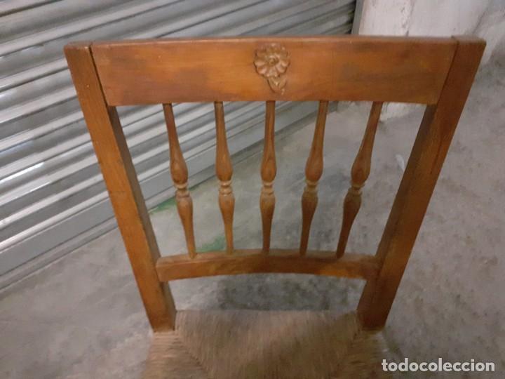 Antig&uuml;edades: Sillas rusticas madera con talla y enea. Pareja - Foto 5