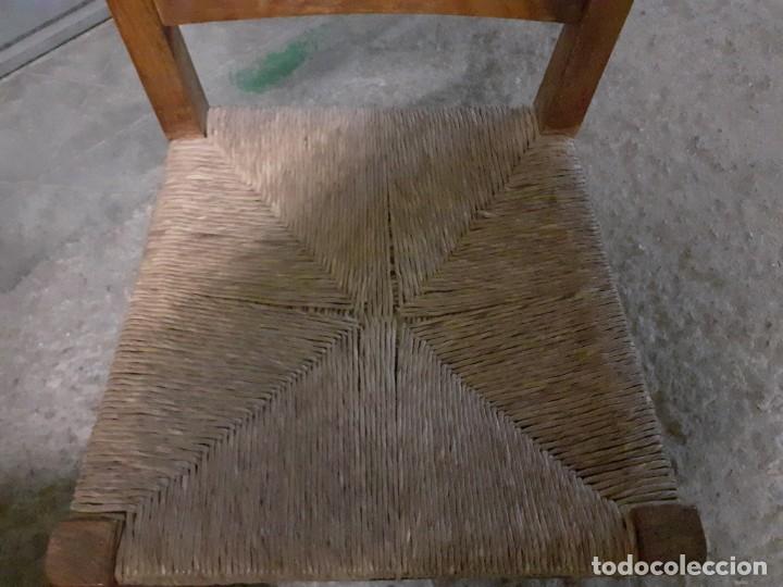Antig&uuml;edades: Sillas rusticas madera con talla y enea. Pareja - Foto 6