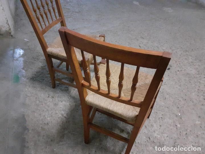 Antig&uuml;edades: Sillas rusticas madera con talla y enea. Pareja - Foto 9