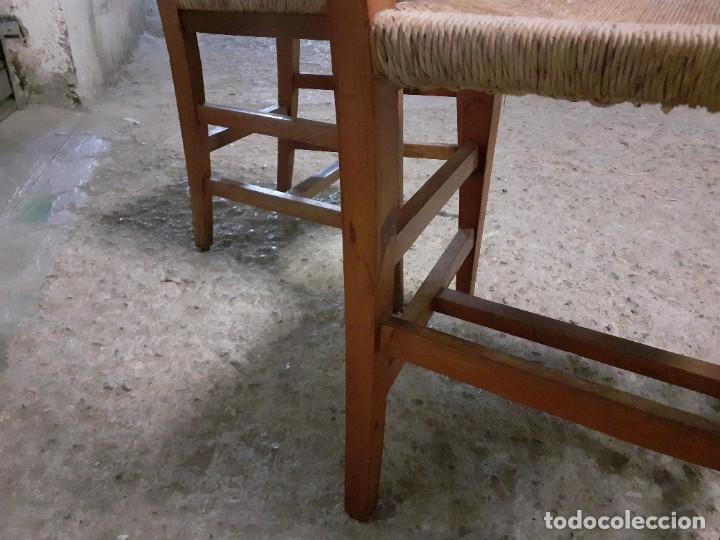 Antig&uuml;edades: Sillas rusticas madera con talla y enea. Pareja - Foto 10