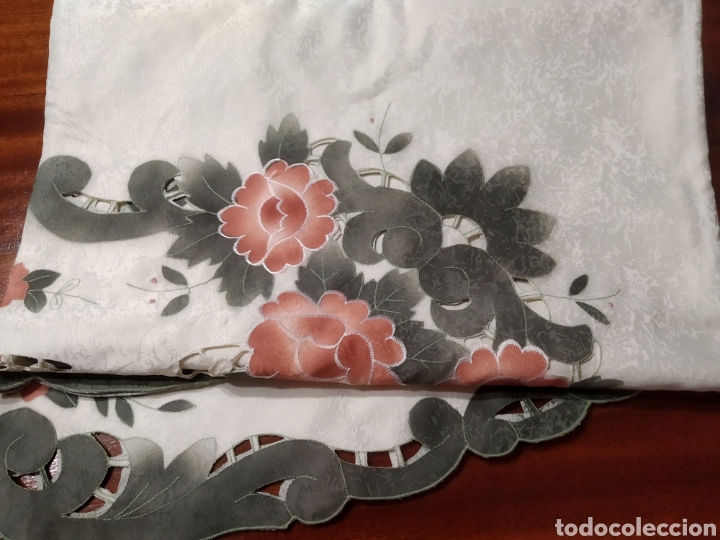 Antig&uuml;edades: Mantel con flores bordadas - Foto 5