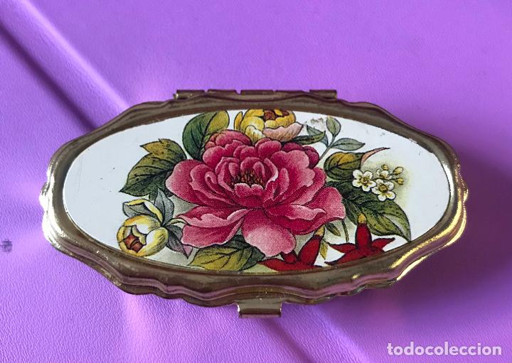 Antig&uuml;edades: CAJITA PASTILLERO METAL DORADO