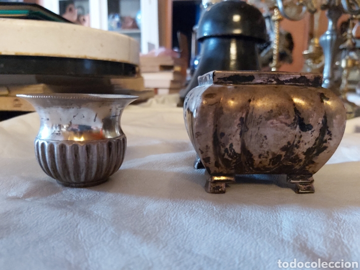 Antig&uuml;edades: Dos tarros y jarroncito de alpaca. - Foto 3