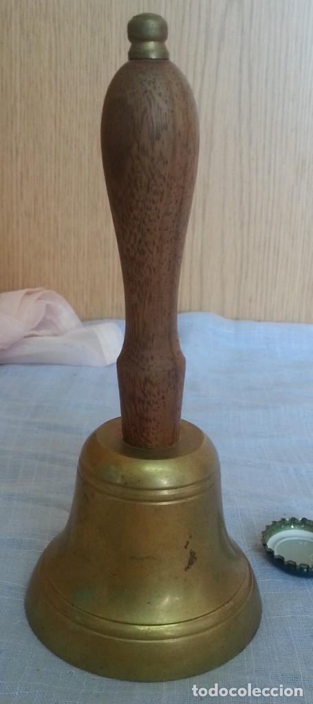 Antig&uuml;edades: Campanilla de mesa. Estilo vintage. Mango de madera - Foto 1