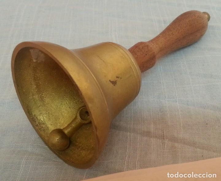 Antig&uuml;edades: Campanilla de mesa. Estilo vintage. Mango de madera - Foto 2