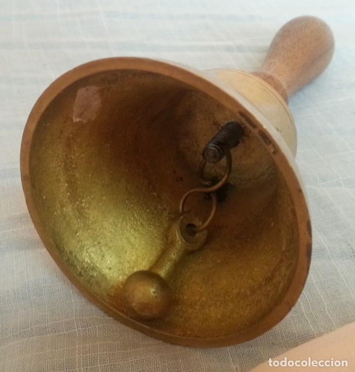 Antig&uuml;edades: Campanilla de mesa. Estilo vintage. Mango de madera - Foto 3