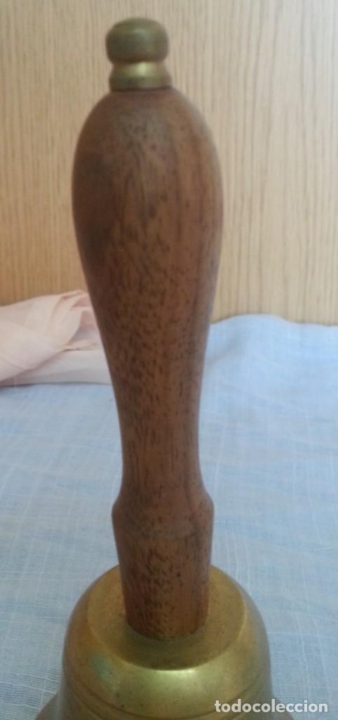 Antig&uuml;edades: Campanilla de mesa. Estilo vintage. Mango de madera - Foto 4