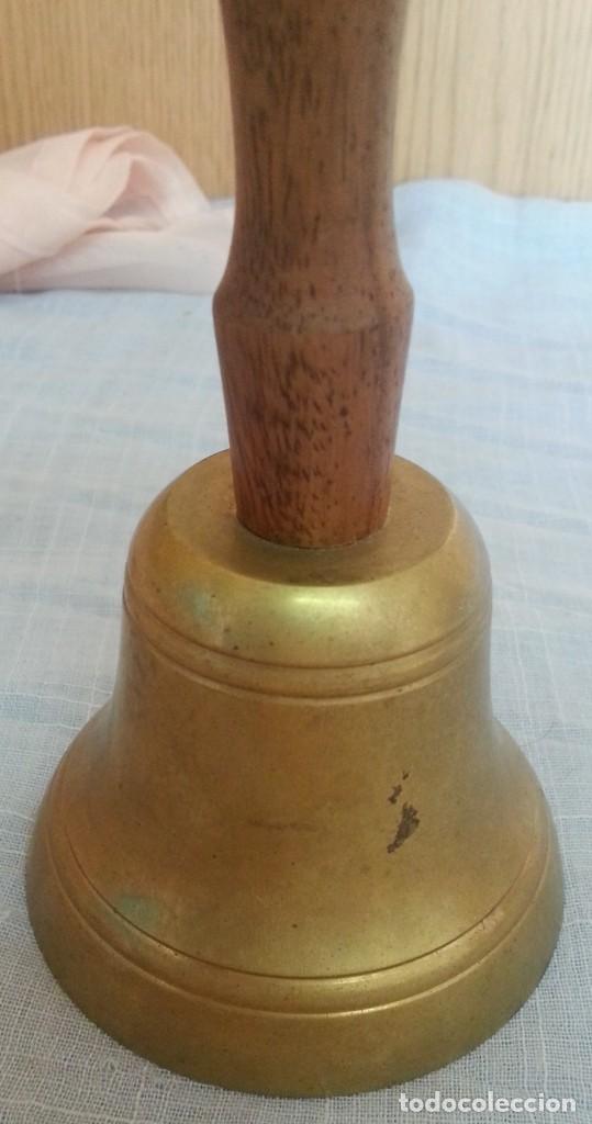 Antig&uuml;edades: Campanilla de mesa. Estilo vintage. Mango de madera - Foto 5