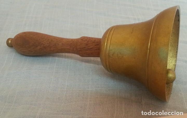 Antig&uuml;edades: Campanilla de mesa. Estilo vintage. Mango de madera - Foto 6