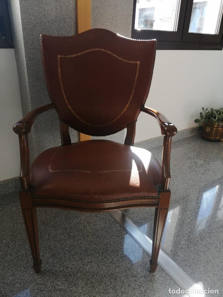 Antig&uuml;edades: Sillas de polipiel y madera - Foto 2
