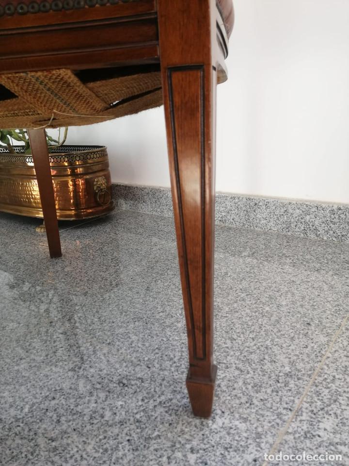 Antig&uuml;edades: Sillas de polipiel y madera - Foto 4