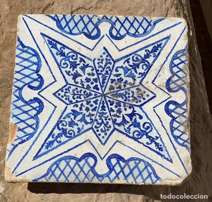 Antig&uuml;edades: AZULEJO ANTIGUO DE MANISES? DE 20 X 20 CMS. - Foto 1