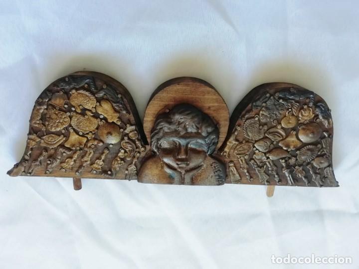 Antig&uuml;edades: fronton de madera y bronce- cobre artesanal - Foto 1