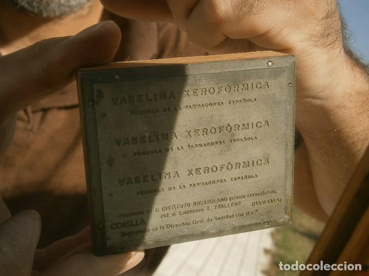 Antiquit&auml;ten: PRECIOSO,MOLDE ,PUBLICITARIO,DE,UNA,VIEJA,IMPRENTA,A&Ntilde;OS,20,30,UNICO,VASELINA ZARAGOZA,CORELLA