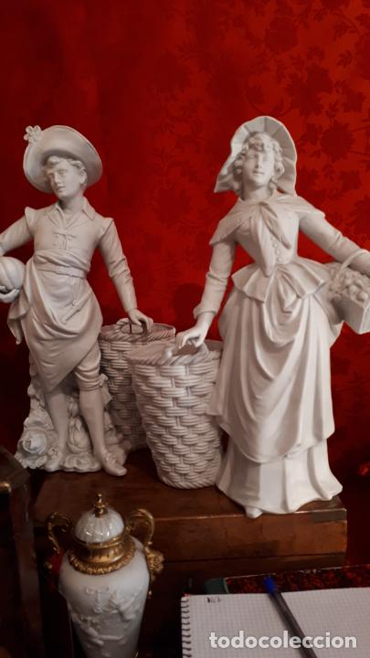Antig&uuml;edades: PAREJA DE JARRONES DE BISCUIT. - Foto 11