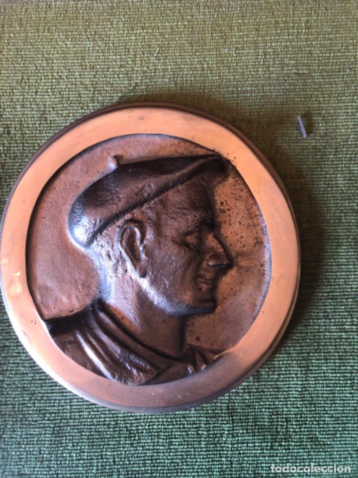 Antig&uuml;edades: 2 CASEROS TEMA VASCO ,EN BRONCE - Foto 3