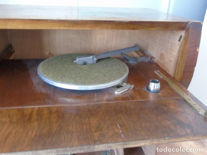 Antig&uuml;edades: mueble tocadiscos antiguo - Foto 3