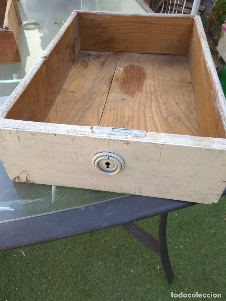 Antig&uuml;edades: Caj&oacute;n de mueble antiguo pintado - Foto 1