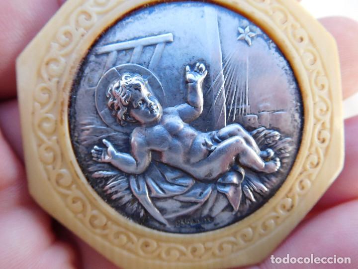 Antig&uuml;edades: Medalla antigua de plata y celuloide - Foto 2