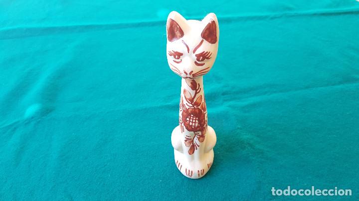 Antiques: GATO DE PORCELANA (1960s)