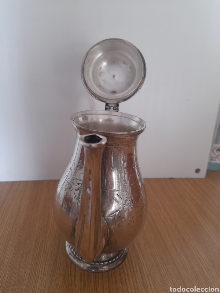 Antig&uuml;edades: CAFETERA EN ALPACA REPUJADA - Foto 2