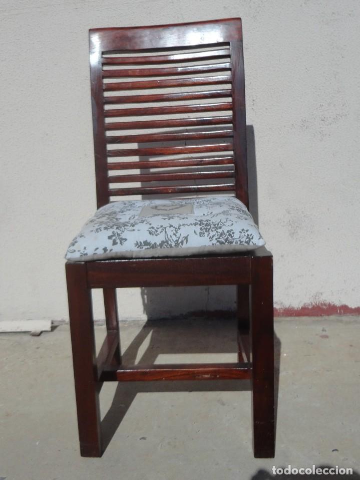 Antig&uuml;edades: 4 Sillas coloniales en madera de teka - Foto 4