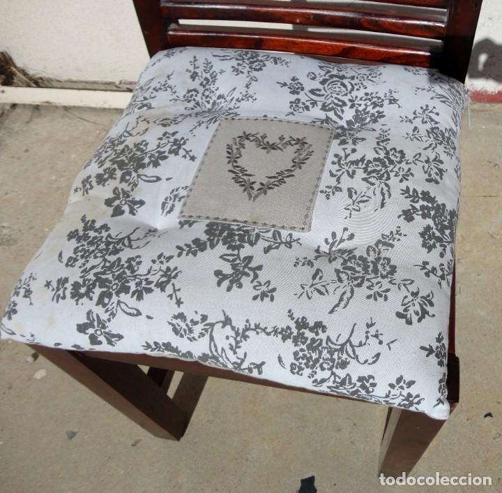 Antig&uuml;edades: 4 Sillas coloniales en madera de teka - Foto 8