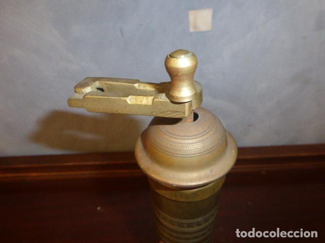 Antig&uuml;edades: MOLINILLO DE LATON GRABADO - Foto 3