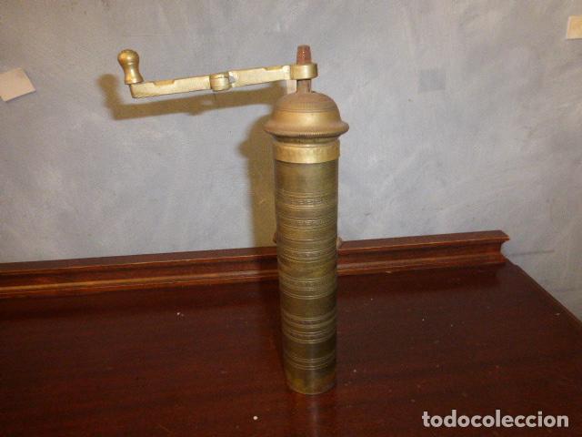 Oggetti Antichi: MOLINILLO DE LATON GRABADO