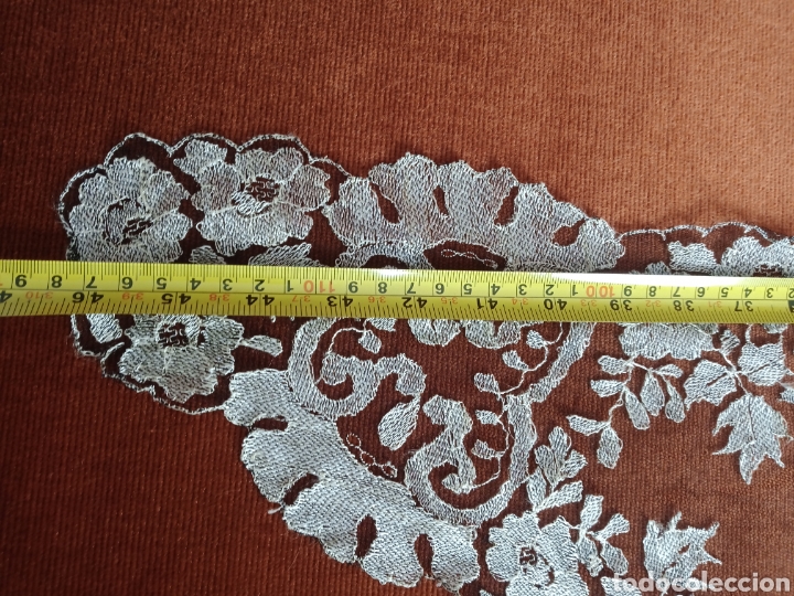 Antig&uuml;edades: Mantilla triangular blanca y negra encaje granada bordada a mano - Foto 4