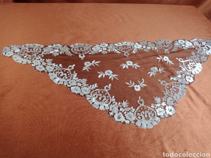 Antig&uuml;edades: Mantilla triangular blanca y negra encaje granada bordada a mano - Foto 5