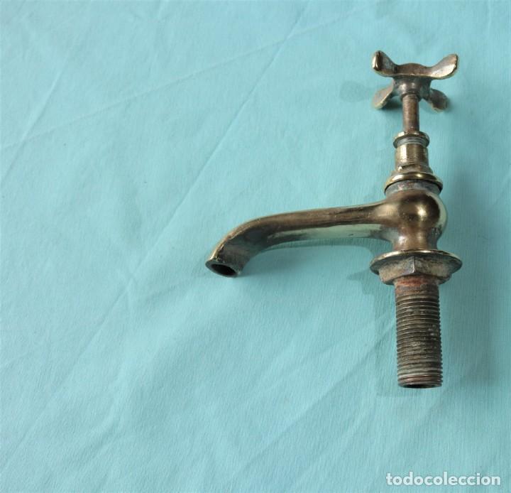 Antig&uuml;edades: Grifo antiguo lat&oacute;n macizo. Antique solid brass tap. - Foto 1