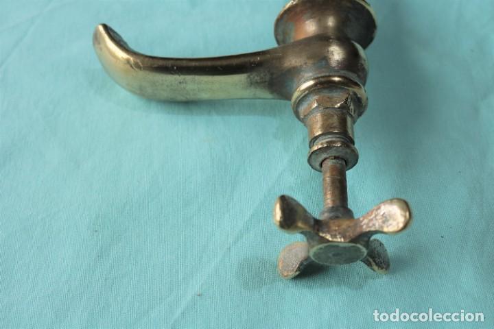 Antig&uuml;edades: Grifo antiguo lat&oacute;n macizo. Antique solid brass tap. - Foto 3