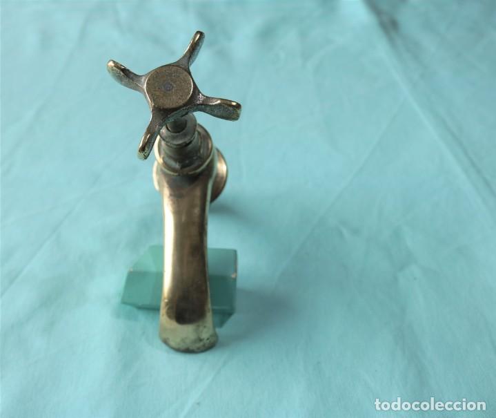 Antig&uuml;edades: Grifo antiguo lat&oacute;n macizo. Antique solid brass tap. - Foto 4