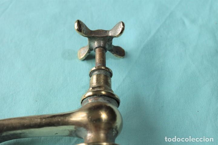 Antig&uuml;edades: Grifo antiguo lat&oacute;n macizo. Antique solid brass tap. - Foto 6