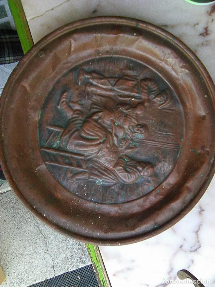 Antig&uuml;edades: Antiguo plato de cobre repujado - Foto 1