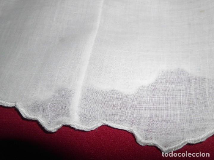 Antigüedades: Trozo de faldón de tul, aplicaciones y bordados hecho a mano - Foto 9 - 221962082