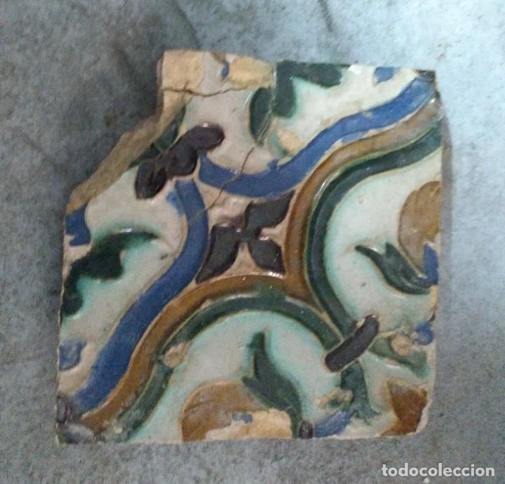 Antig&uuml;edades: Azulejo del siglo XV. - Foto 1
