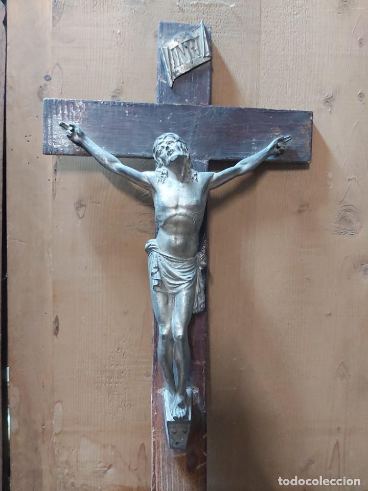 Antig&uuml;edades: CRUCIFIJO CON CRISTO DE CALAMINA. - Foto 2