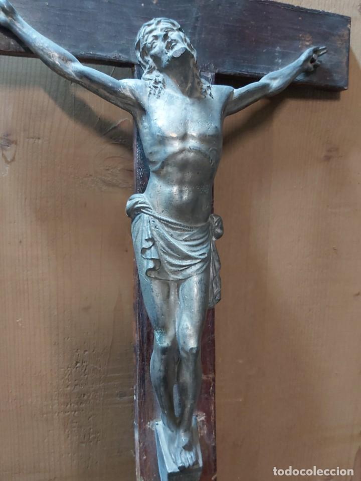 Antig&uuml;edades: CRUCIFIJO CON CRISTO DE CALAMINA. - Foto 3