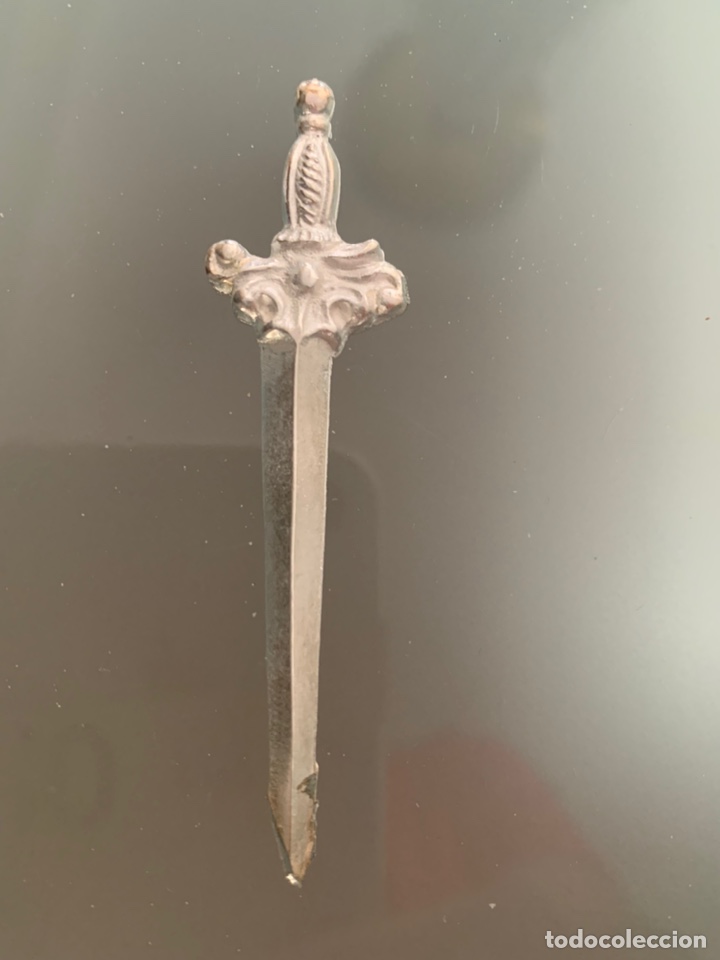 Antig&uuml;edades: Pu&ntilde;al para Dolorosa metal - Foto 1
