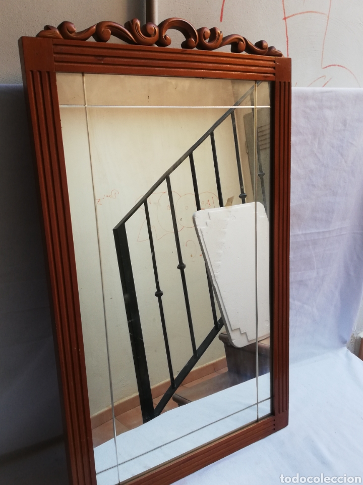 Antig&uuml;edades: ESPEJO RECTANGULAR DE MADERA CON COPETE. CRISTAL BISELADO. - Foto 3
